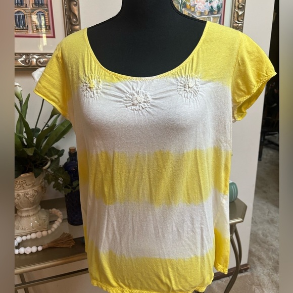 IZOD SPRING YELLOW & WHITE OMBRÉ STRIPED FLOWER ROSETTES CASUAL TOP SZ L - Picture 2 of 7
